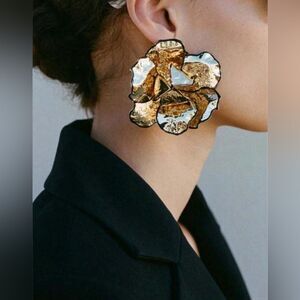 Flower statement earrings M570